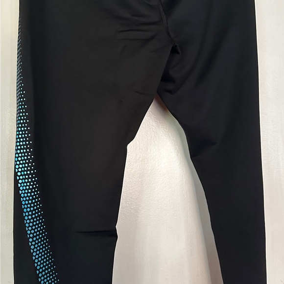 GapFit Leggings - Picture 7 of 8